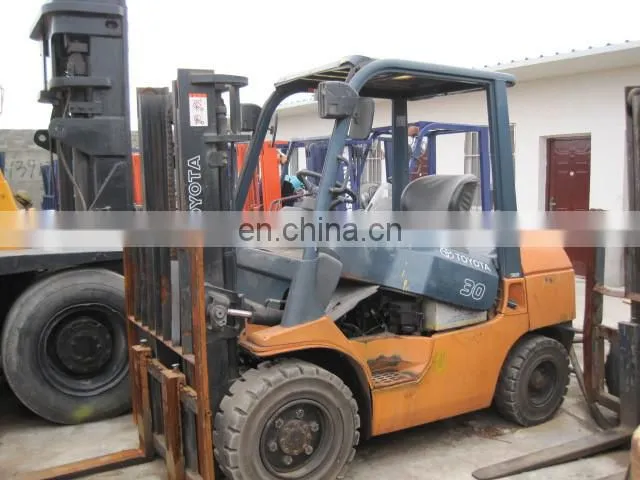 Used Toyota FD30 forklift on sale in Shanghai, Japan 3ton Diesel forklift