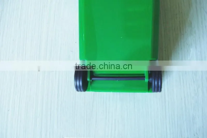 Mini waste can with wheels
