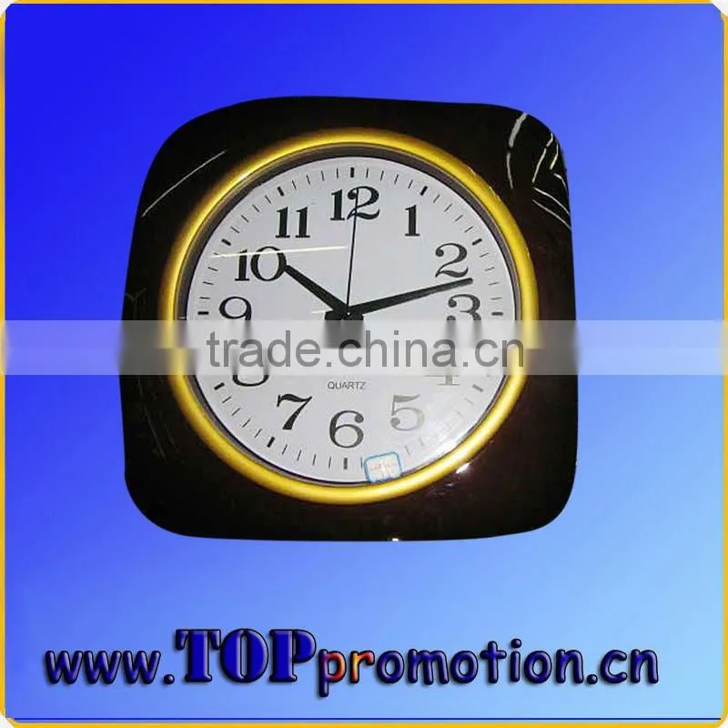plastic round wall clock 16112938
