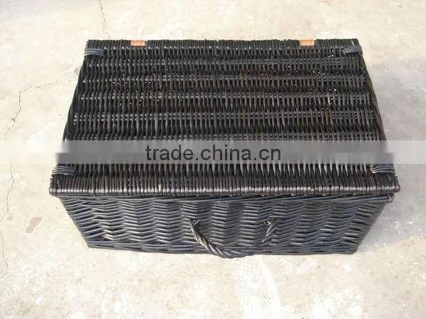 Empty wicker hamper / empty willow picnic basket with leather and willow handle