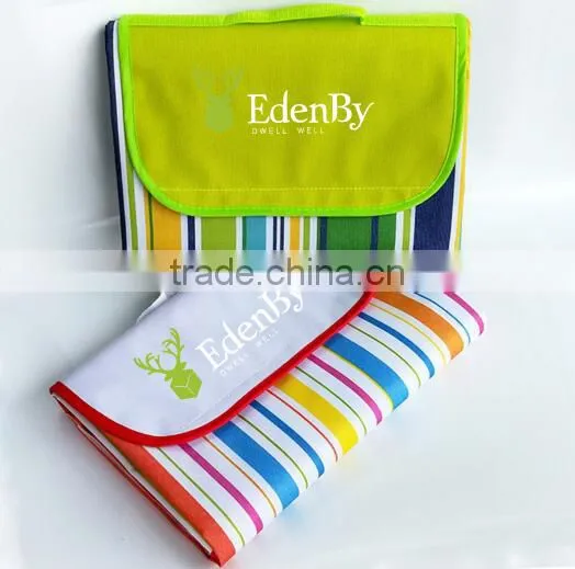 rolling up beach mat for outdoor camping