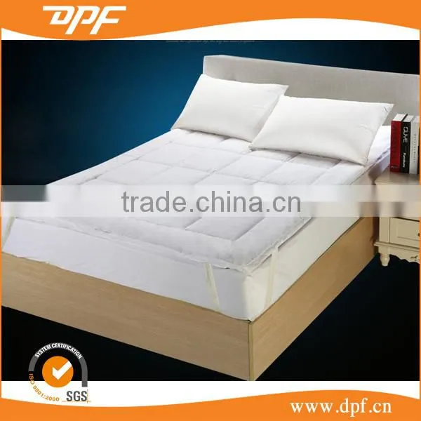 Hotel bed waterproof mattress topper with elastic