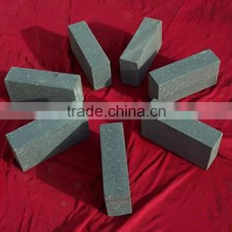 Low density oxide bonded silicon carbide brick