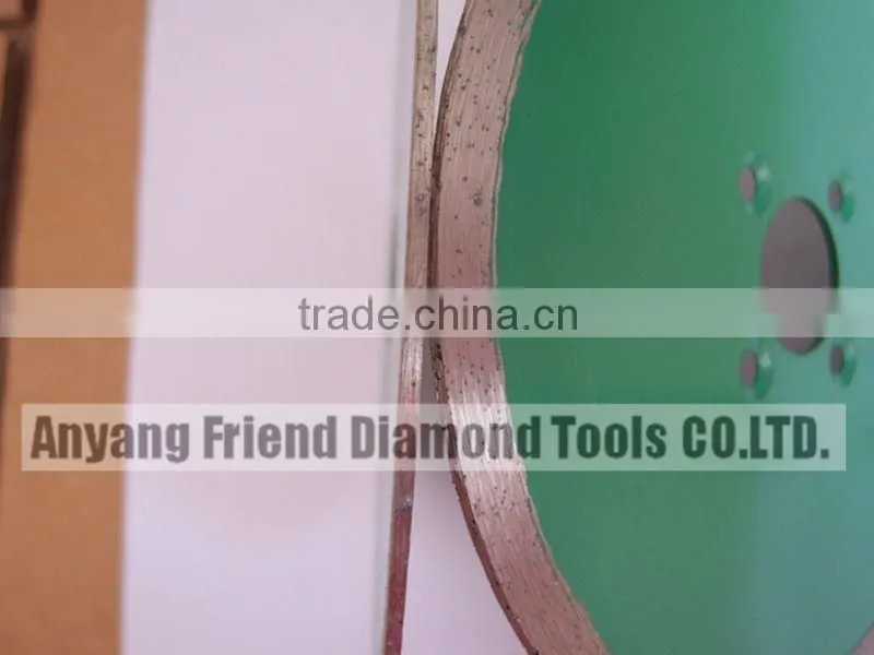 Diamond saw blade for wet cutting