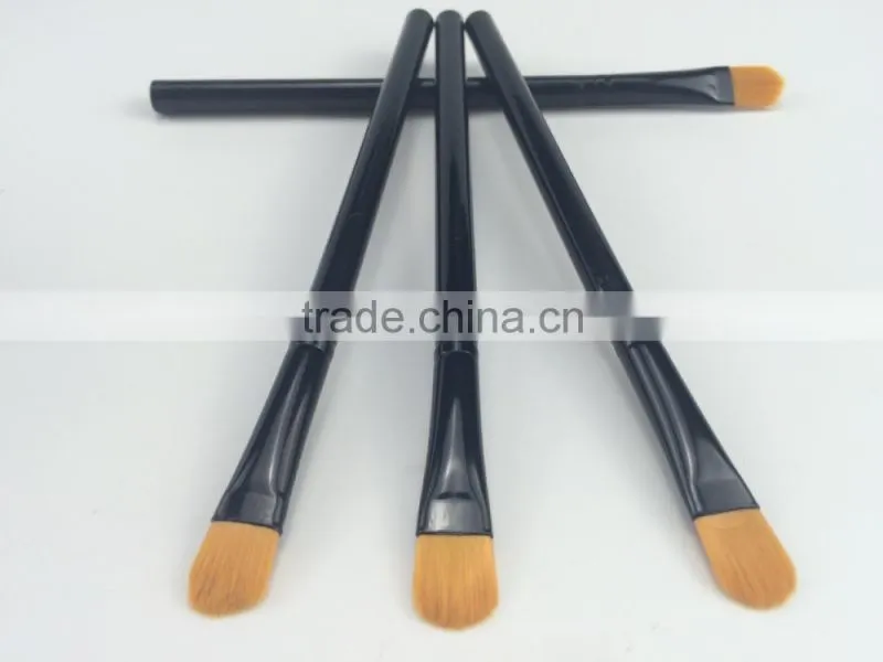Everybody rushes to buy customize eyeshadow cosmetic brush wth nylon hair&plastic handle
