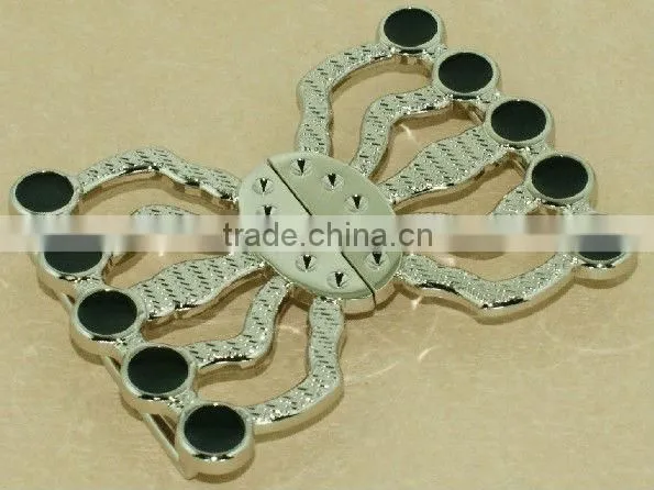 two red rose shape garment buckle
