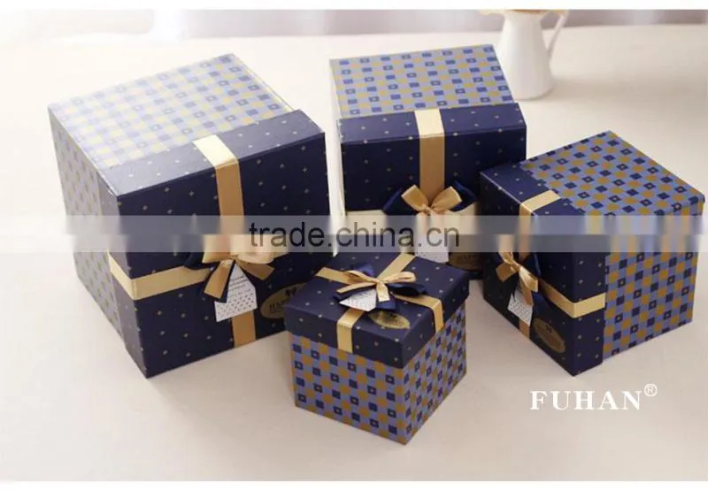 Party favors gift paper box with big ribbon for packing candy