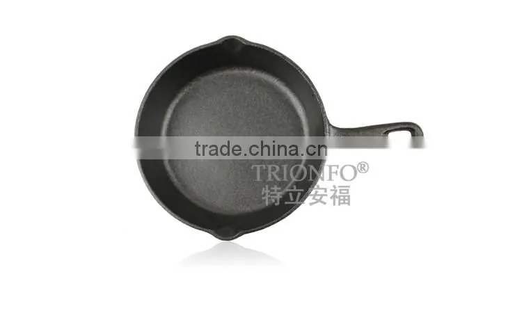 TRIONFO pre-seasoned cast iron frying pan with short handle