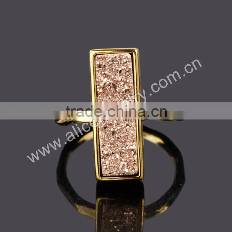 18k yellow gold-plated base metal band ring with long rectangle rose gold druzy stone