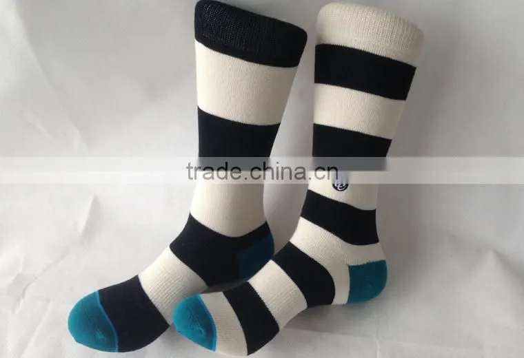 Low MOQ Classical Black and White Thick Combed Cotton Men Cozy Stripes Socks