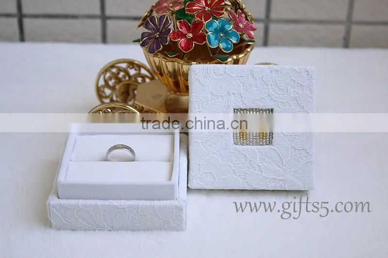 Wholesale wedding ring holder engagement ring boxes with beaded name plate of H