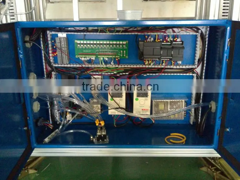 Bagging machine for empty bottle