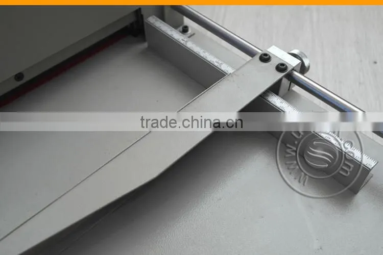 Cheap manual cutter for cutting paper