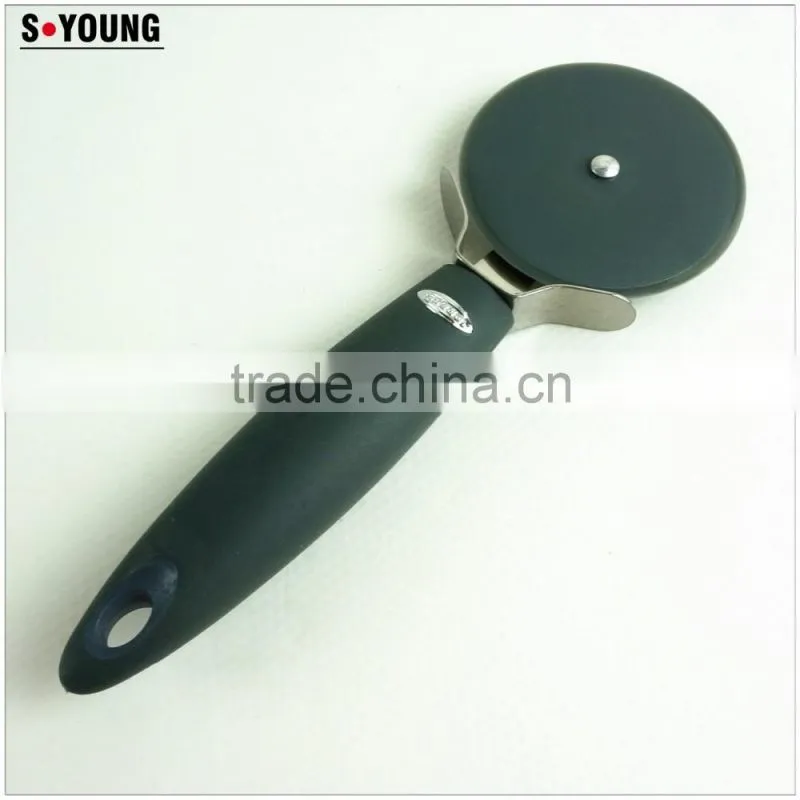 32065 Kitchen gadget kitchen tool round pizza cutter