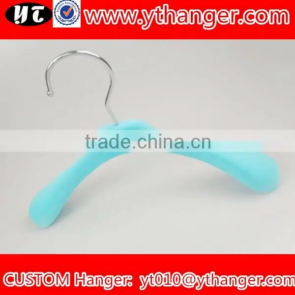 YY0498 blue velvet plastic kids hanger wide shoulder velvet baby coat hanger