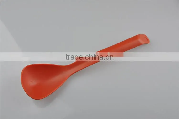 Standing kitchen utensils