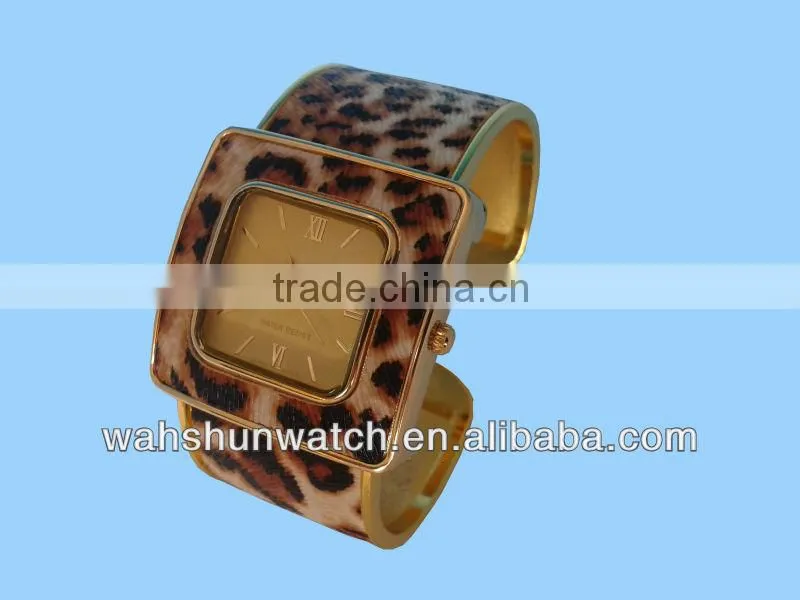 factory custom logo fashion leopard leather fancy womens golden bracelet watch