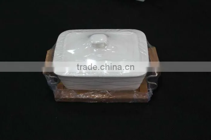 ceramic dessert plate with wood tray