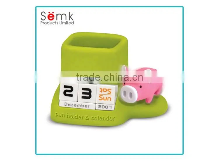 Hot sale cute animal design pig shape decorative multi purpose calendar pen holder