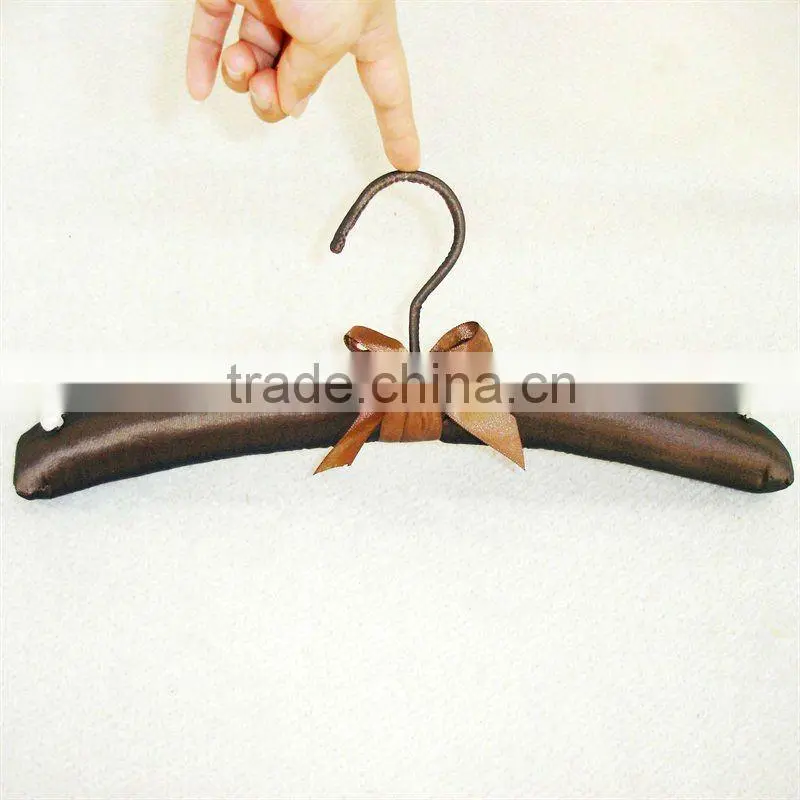 JN282satin padded hanger for coats