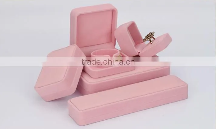 Elegant pink Flannel jewelry Boxes & Cases Velvet ring box