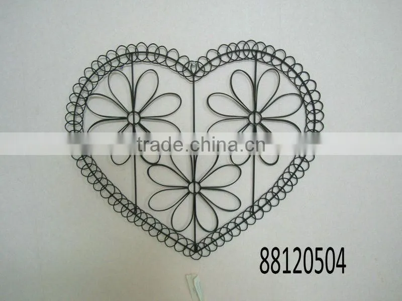 Metal heart wall decor