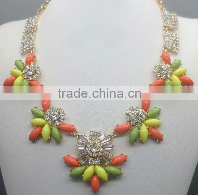Green Arylic Beads Claw With Crystal Necklace