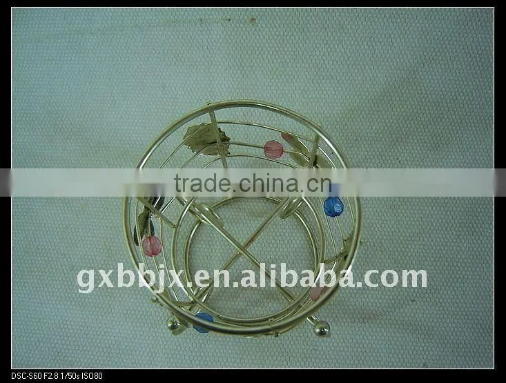 Round silver wire decorative with mix pearl plastic cup holder