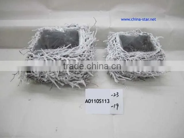indoor rattan heart planter with snow