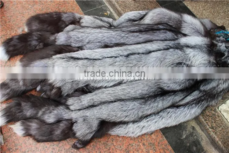 Good Quality Natural Color Raw Silver Fox Fur Skin / Pelt For Garment