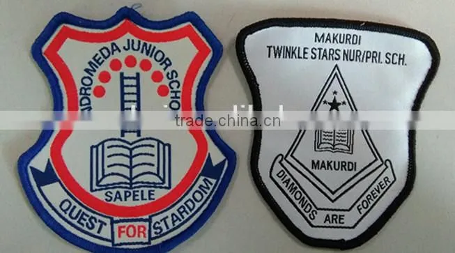 2015 wholesale customize irregularly shape black in white merrow border woven patches
