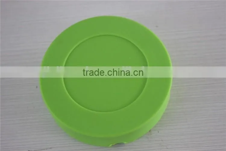 Silicone ashtray with lid