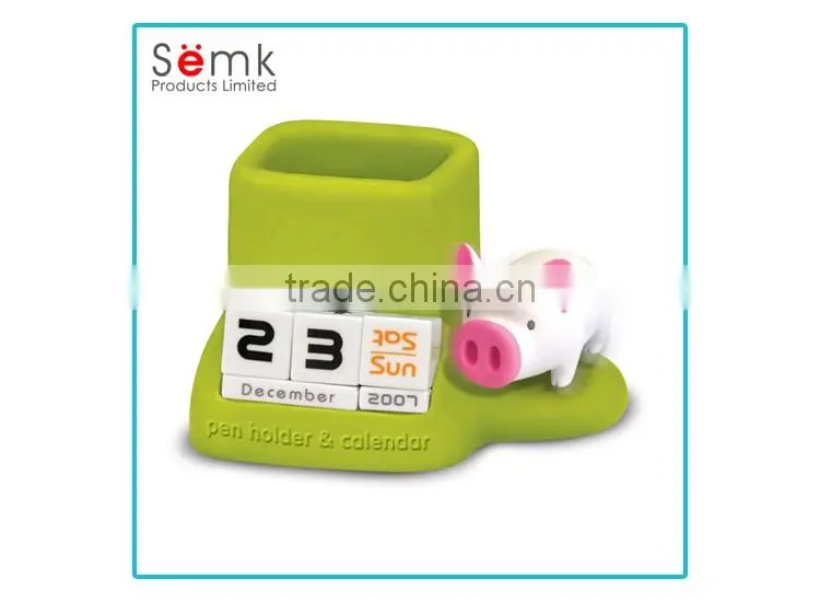 Hot sale cute animal design pig shape decorative multi purpose calendar pen holder