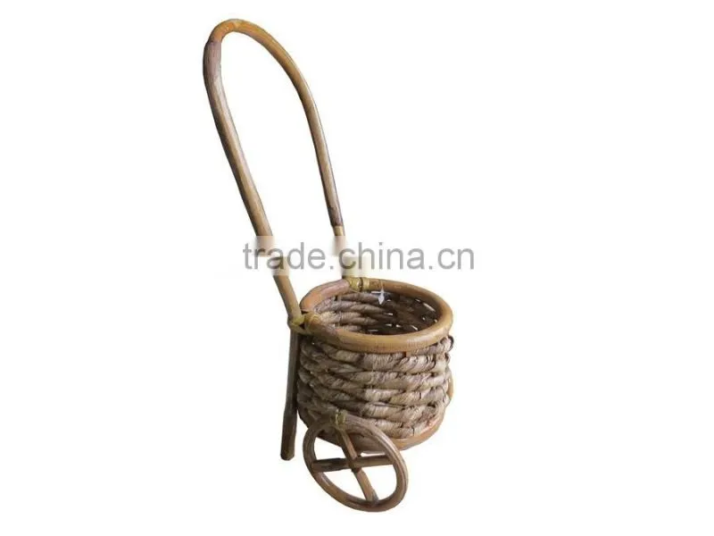 Beautiful decorate wheel cornhusk storage basket
