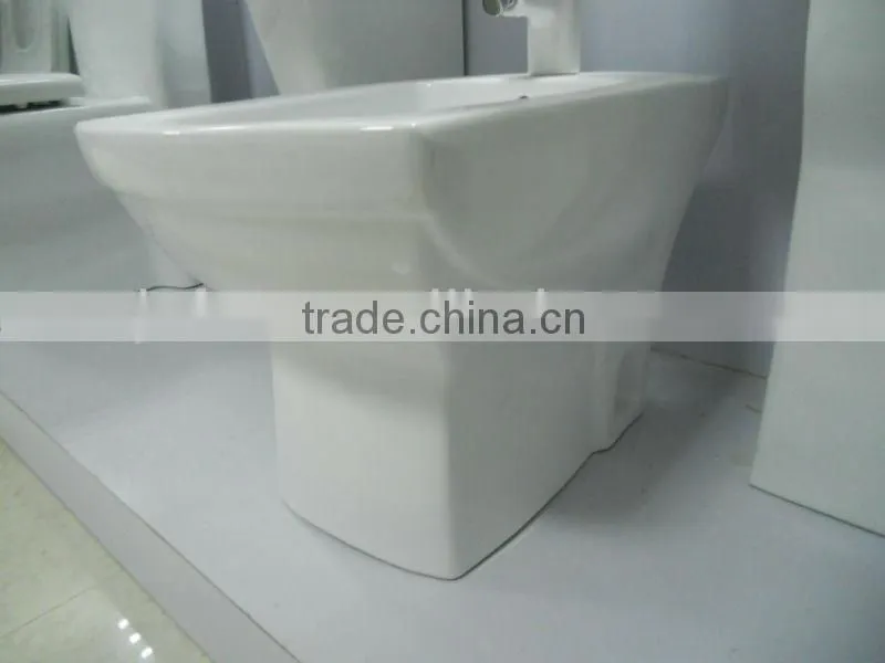 4720 Modern hot selling white color ceramic bidet