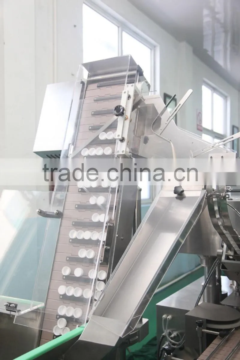 Automatic bottle capping machine