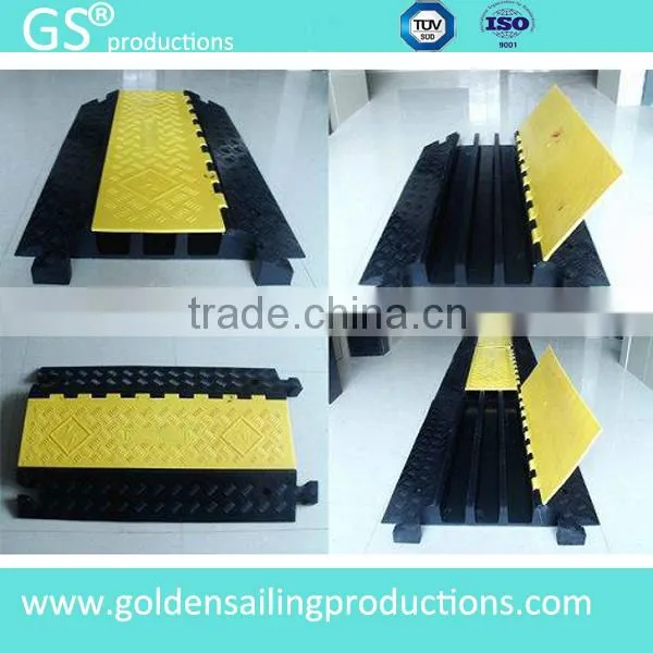 Cable ramp / cable protector ramp / rubber road hump