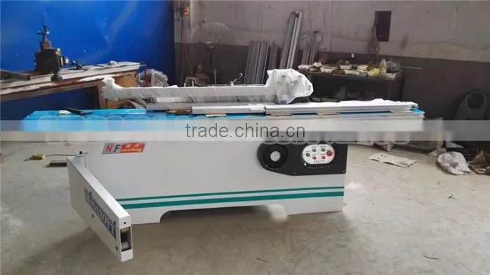 Horizontal 90 degree precision panel saw with a big blade and a small blade