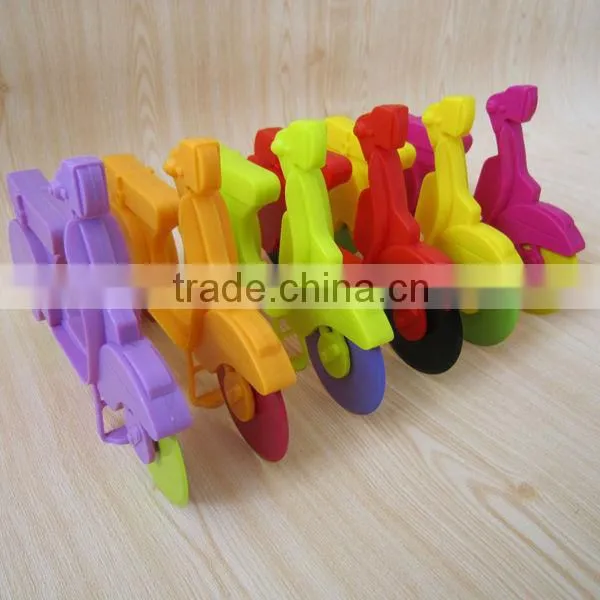2014 plastic handle scooter pizza cutter