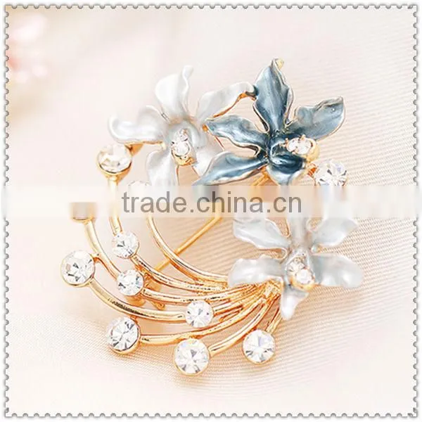 elegant pearl brooches for wedding invitation