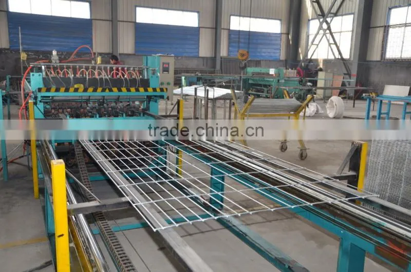 Heavy duty powder coated iron tree driveway gate