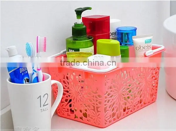 Bath basket with handle