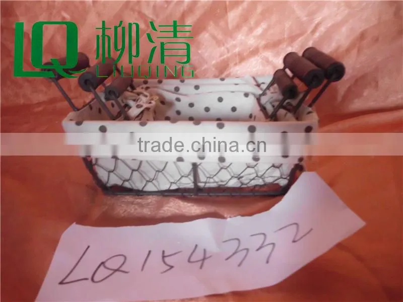 Cheap Handmade Wire Storage Basket With Cloth Linner