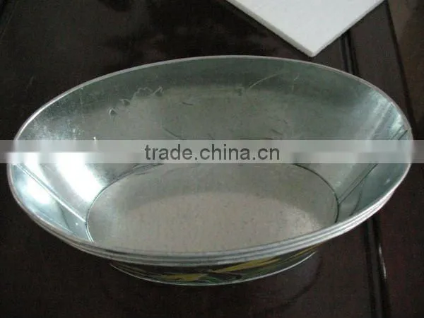 Oval metal flower pot with simple design