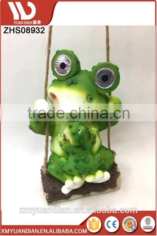 Residential Decor Swinging Frogs Shaped Led Light Solar