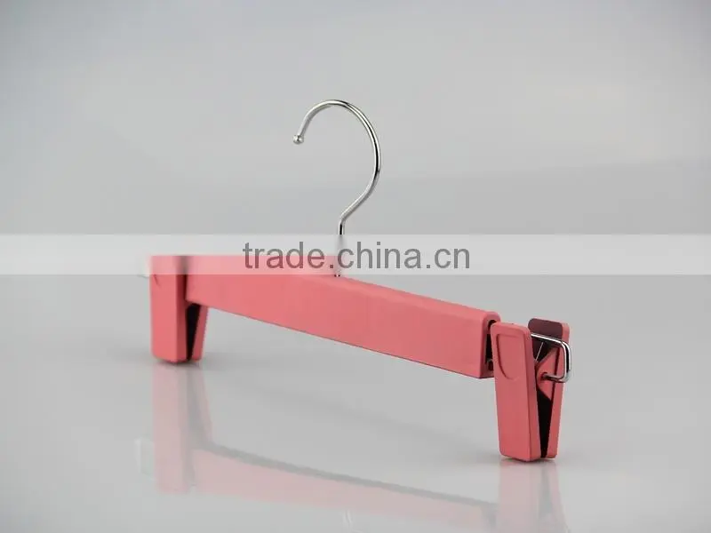 hot sale long hook plastic rubber pants hanger with metal clips