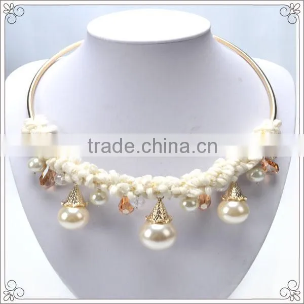 Metal Wire Half Open Round Shape Necklace With Charms Pendant