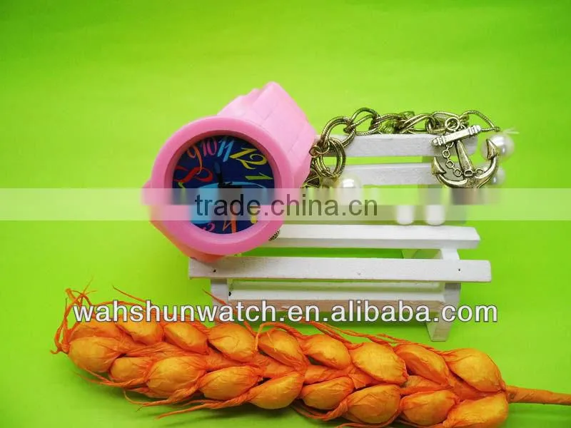 2013 latest design fashion surface multicolor numbers creative watch