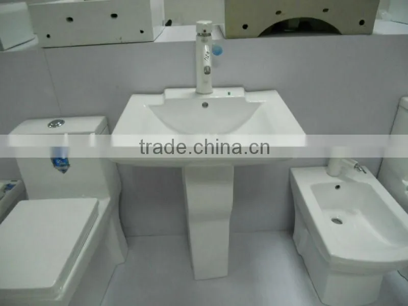 4720 Modern hot selling white color ceramic bidet