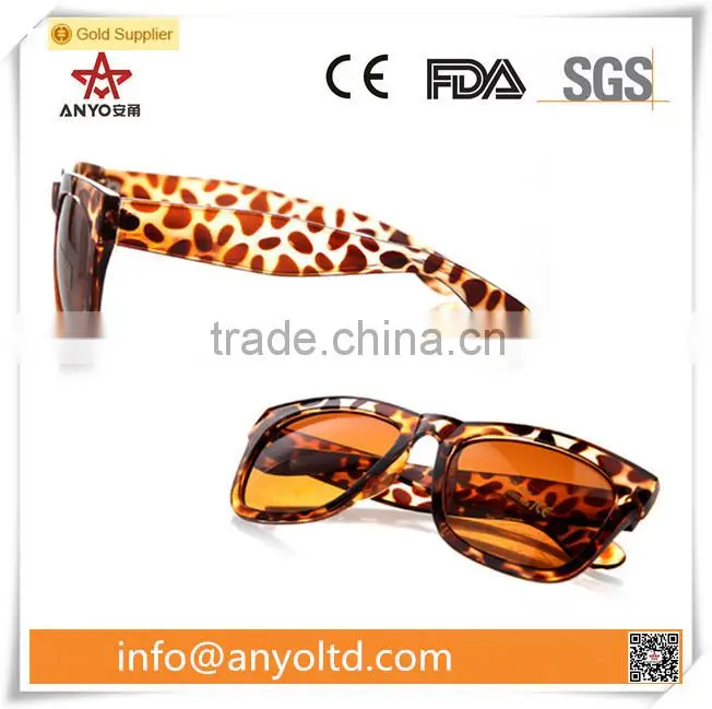 Plastic fashion sunglass
